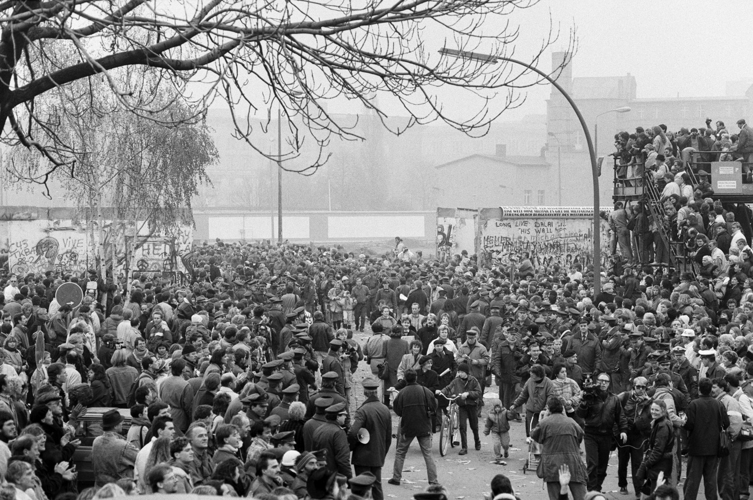 1989-1993 Alter Potsdamer Platz – photo series, documentary photography by Andreas Muhs